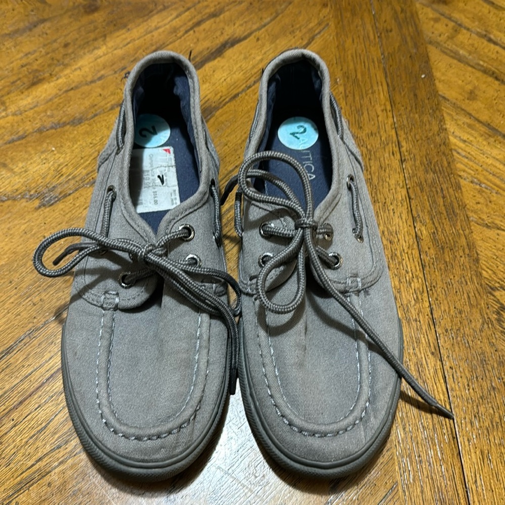 Nautica, size 2 gray little kids shoes